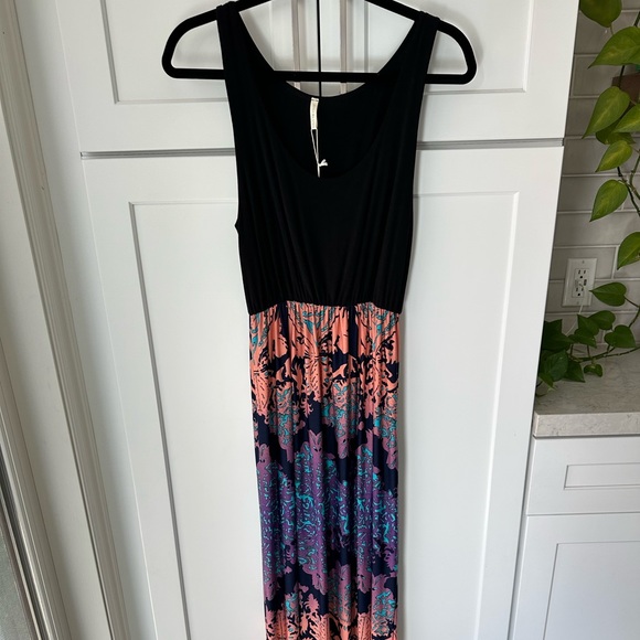 Beautiful BNWT maternity dress from pink blush - Picture 1 of 4